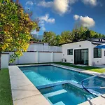 Modern Studio Suite With Kitchen By Miracle Mile