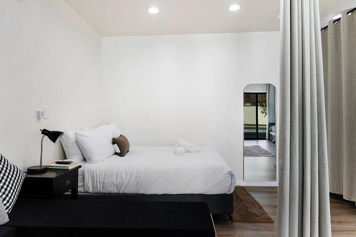 Modern With Kitchen By Miracle Mile Apartamento *