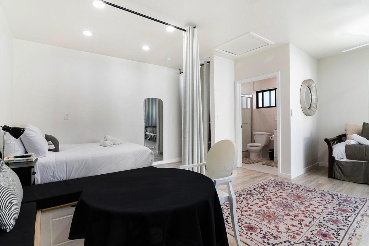 Modern With Kitchen By Miracle Mile