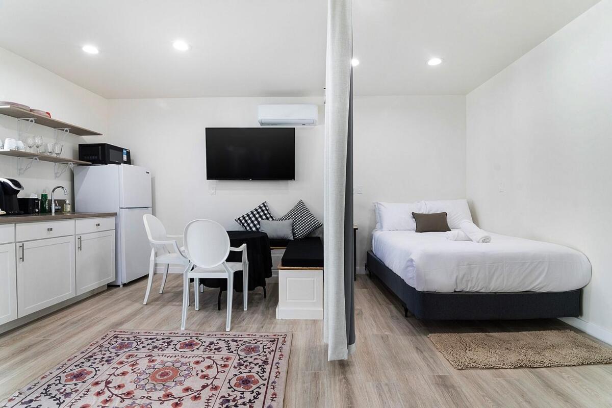 Modern With Kitchen By Miracle Mile Apartamento *